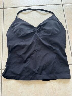 Black halter backless gym top with built in bra